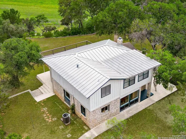 $450,000 | 550 County Road 262, Mico, TX 78056