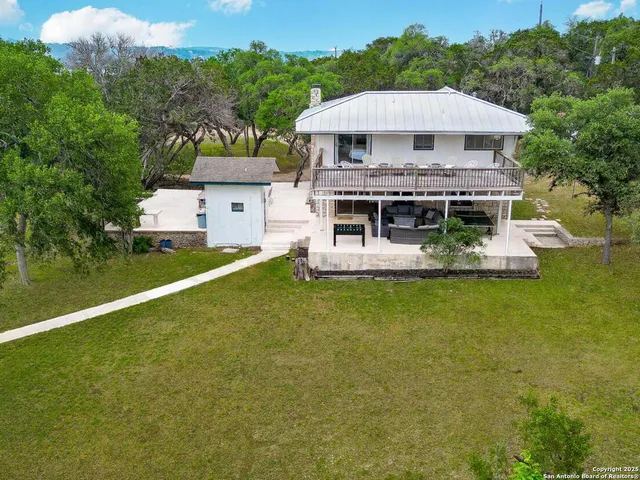 $450,000 | 550 County Road 262, Mico, TX 78056