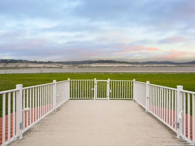 $450,000 | 550 County Road 262, Mico, TX 78056