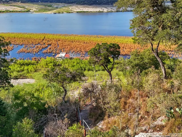 $450,000 | 550 County Road 262, Mico, TX 78056