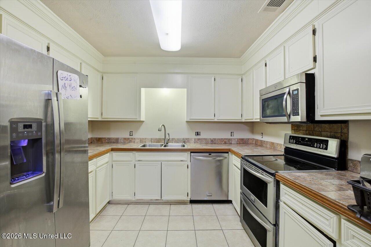 104 Lake Dockery Road Byram, MS 39272 - Photo 16 of 23 kitchen