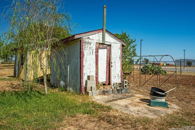 $225,000 | 300 North Wright Street, Poth, TX 78147