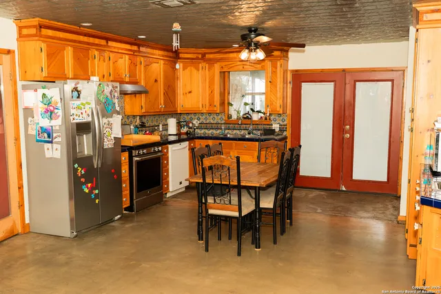 $225,000 | 300 North Wright Street, Poth, TX 78147