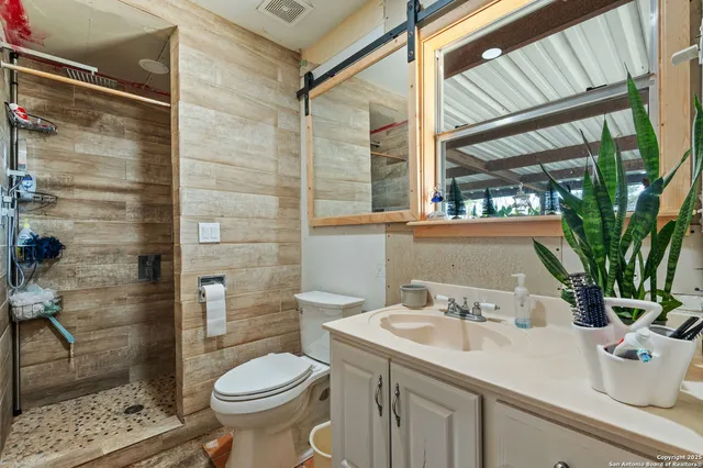 $225,000 | 300 North Wright Street, Poth, TX 78147