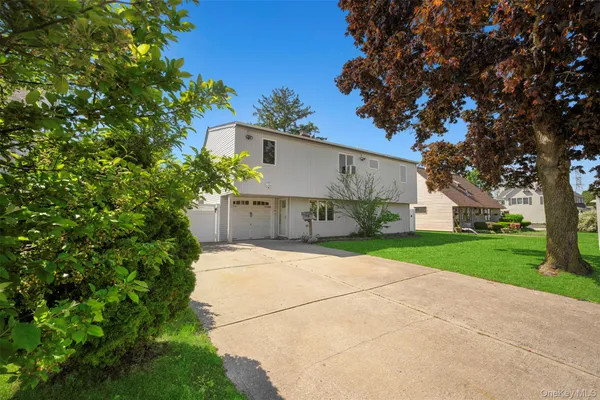 $799,000 | 22 Lowland Road, Levittown, NY 11756