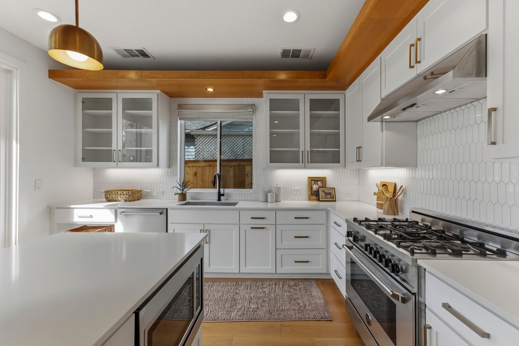 1301 Madison Avenue Austin, TX 78757 - Photo 11 of 39 a kitchen that has a lot of cabinets in it