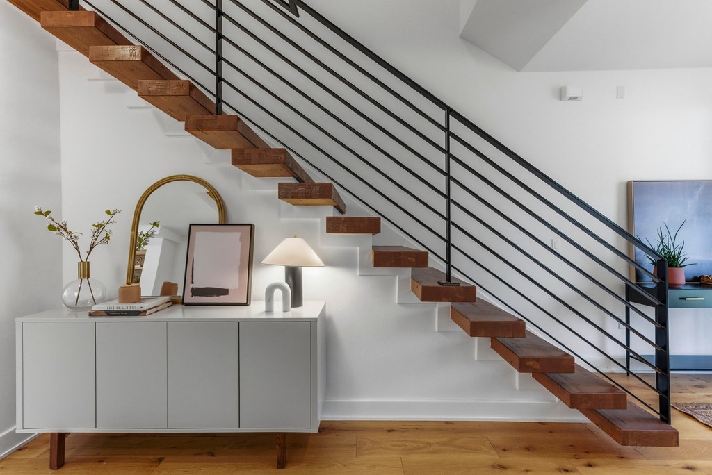 1301 Madison Avenue Austin, TX 78757 - Photo 18 of 39 a view of entryway with wooden floor