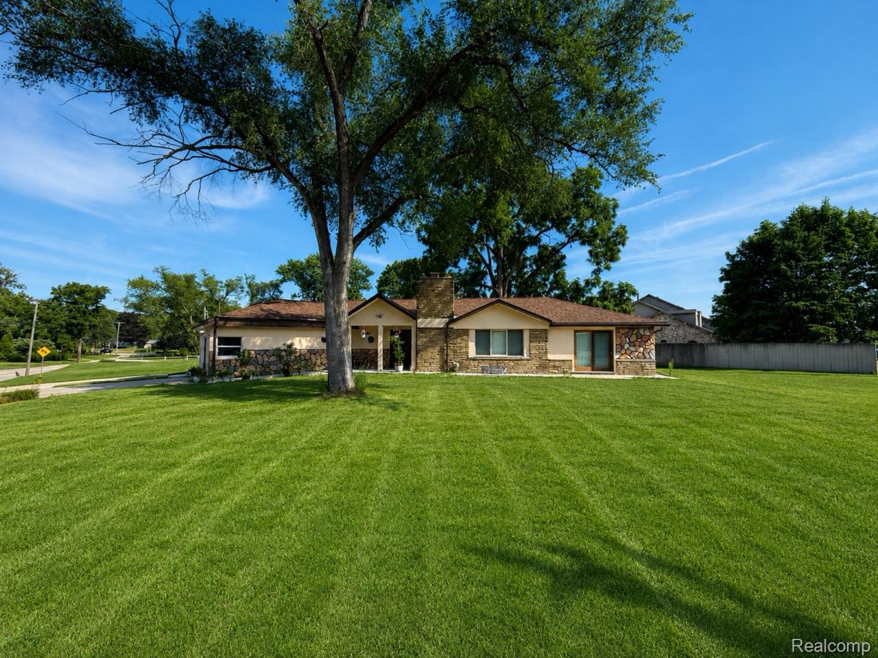 15500 Millar Road Clinton Township, MI 48036 - Photo 1 of 23 IMG_0930 Large.jpeg