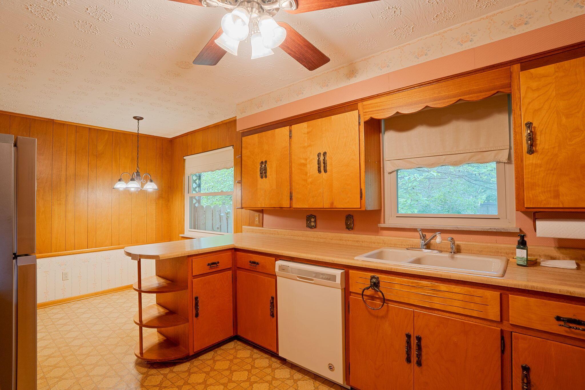 105 Hamilton Road Columbus, OH 43230 - Photo 13 of 35 13-web-or-mls-105 Hamilton Rd - 13