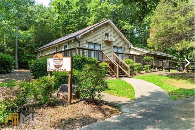a view of a bathtub and yard in the background