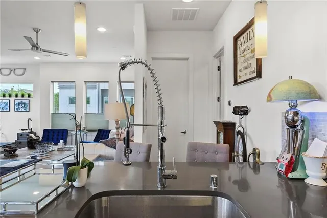 $4,600 | 1911 Summit Avenue, Unit 1, Dallas, TX 75206