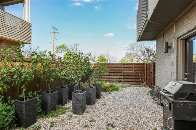 $4,600 | 1911 Summit Avenue, Unit 1, Dallas, TX 75206