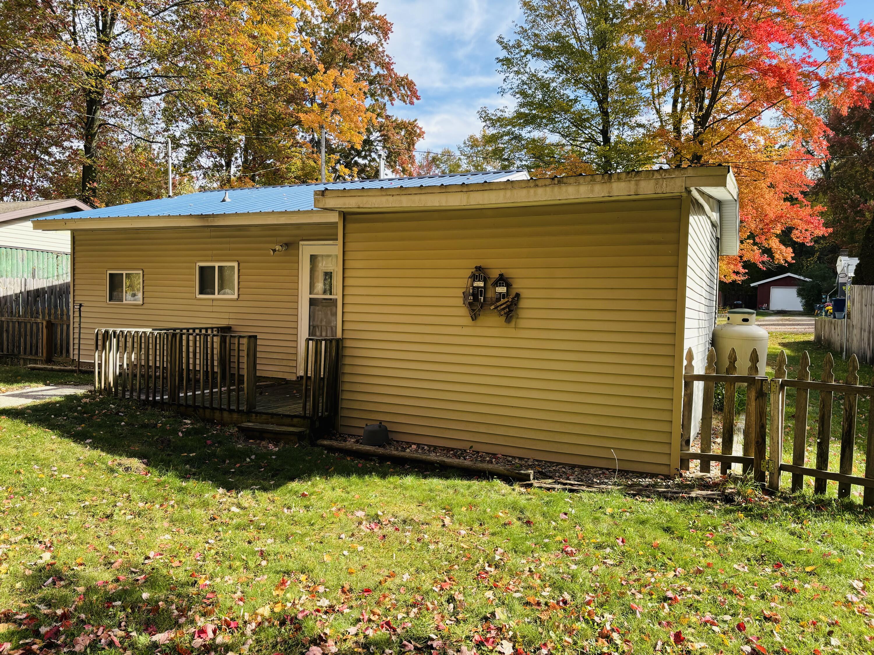 23381 Bluegill Road Sears, MI 49679 - Photo 5 of 19 Back