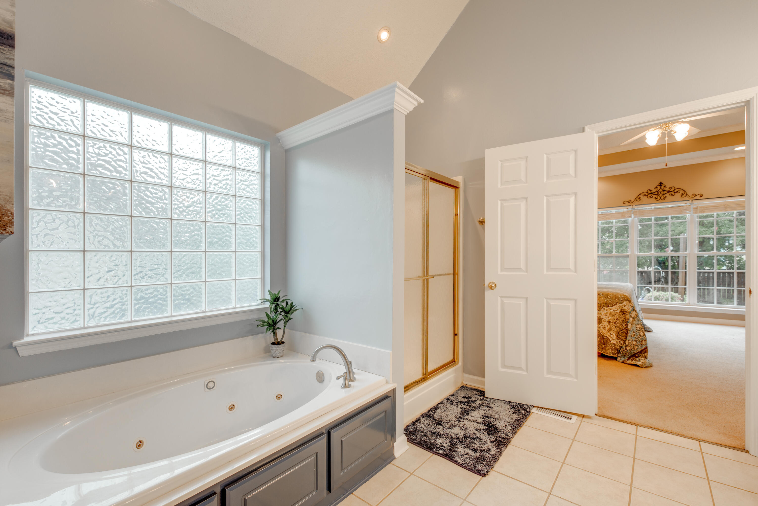 2091 Paris Metz Road Chattanooga, TN 37421 - Photo 25 of 40 Primary Bath