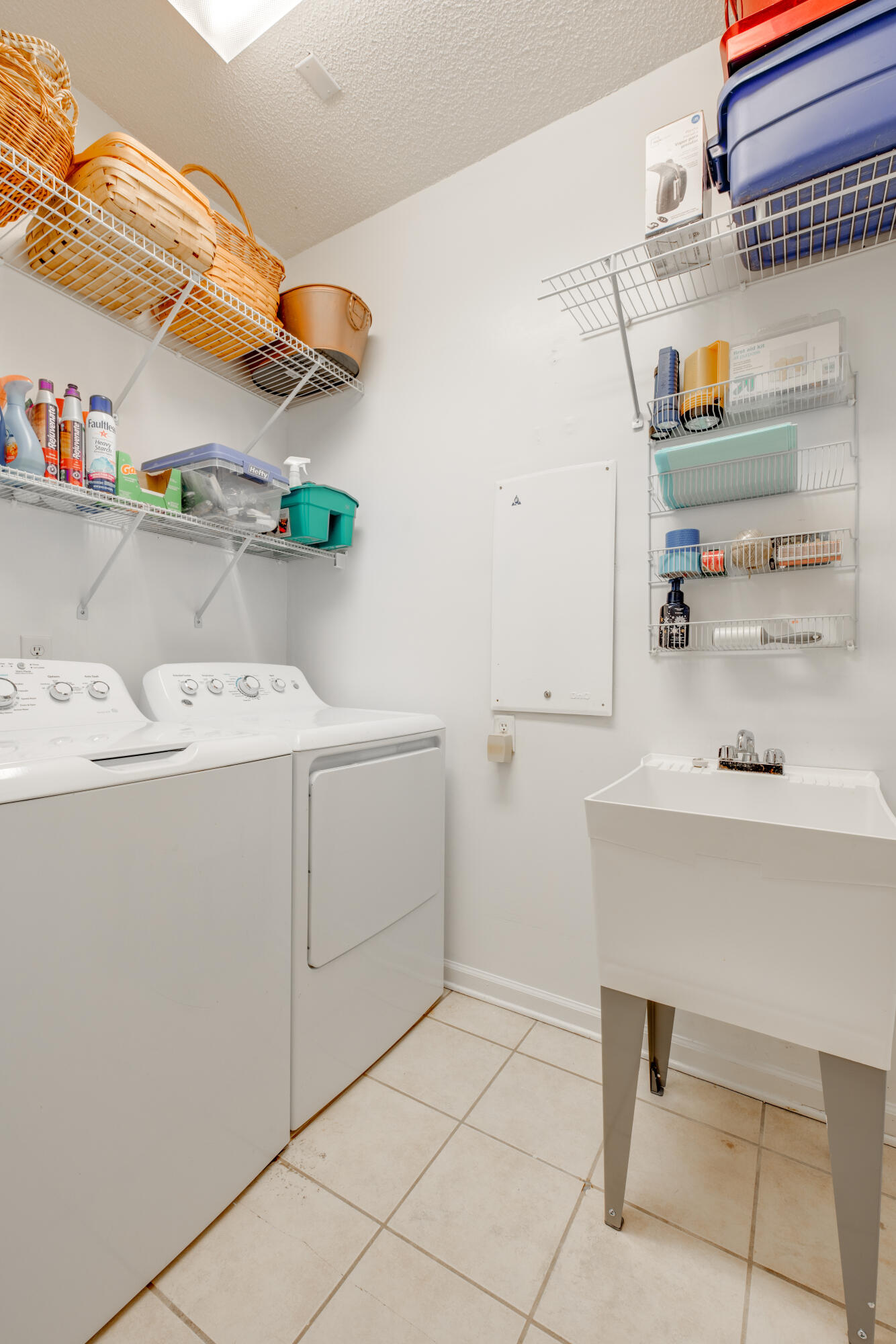 2091 Paris Metz Road Chattanooga, TN 37421 - Photo 34 of 40 Laundry Room