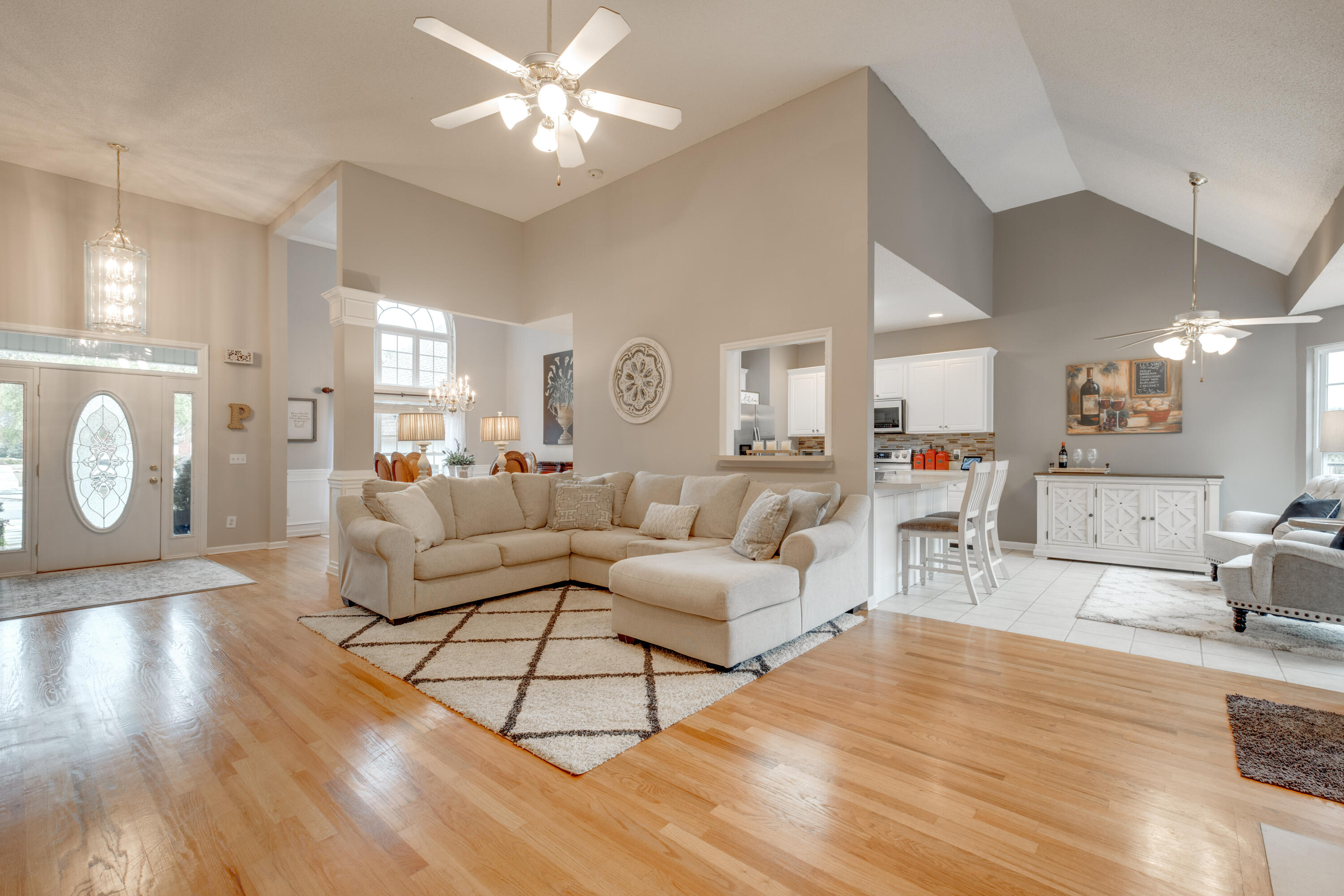 2091 Paris Metz Road Chattanooga, TN 37421 - Photo 10 of 40 Family Room with eat-in Kitchen