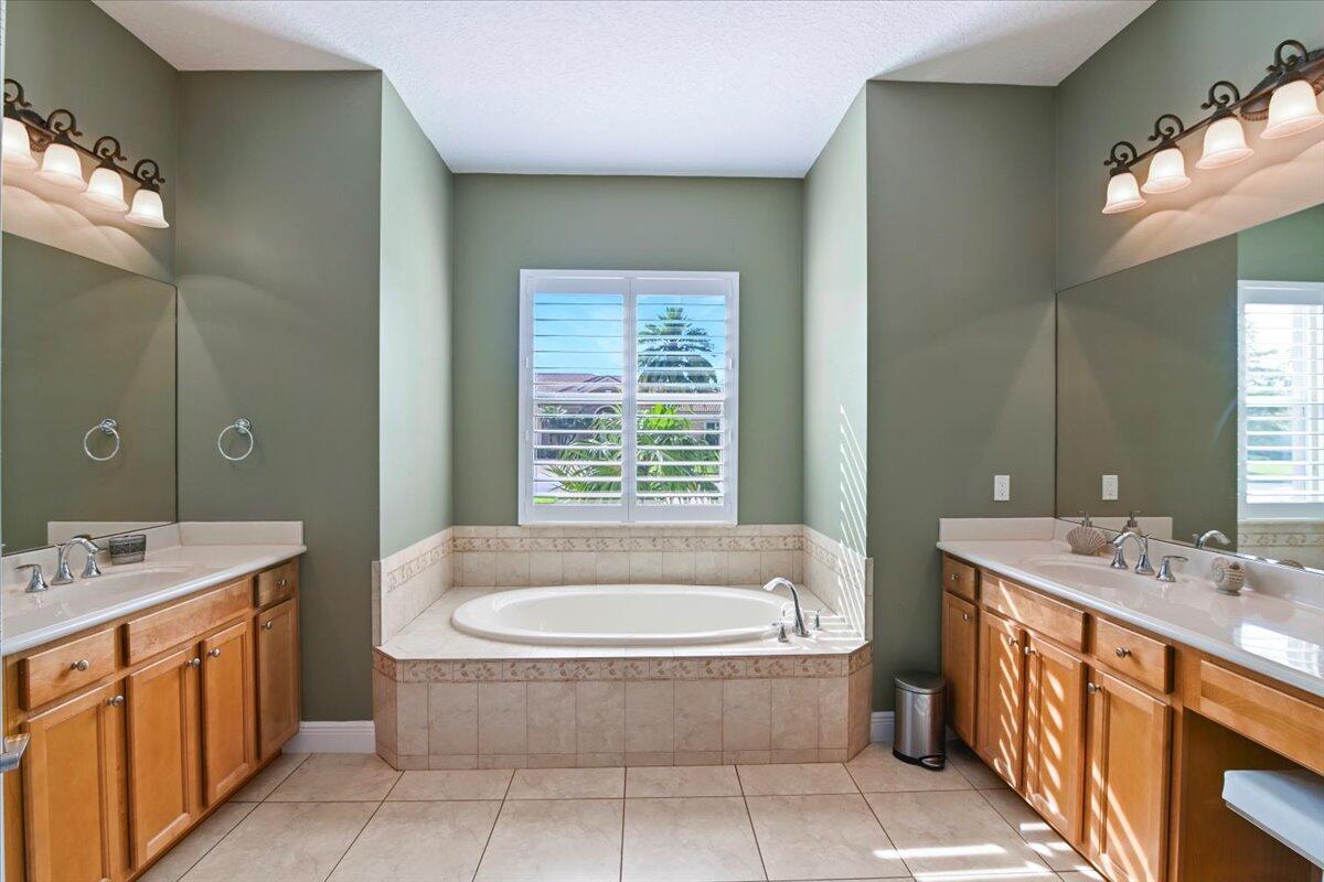 7536 Southeast Laque Circle Stuart, FL 34997 - Photo 25 of 46 Primary Bath