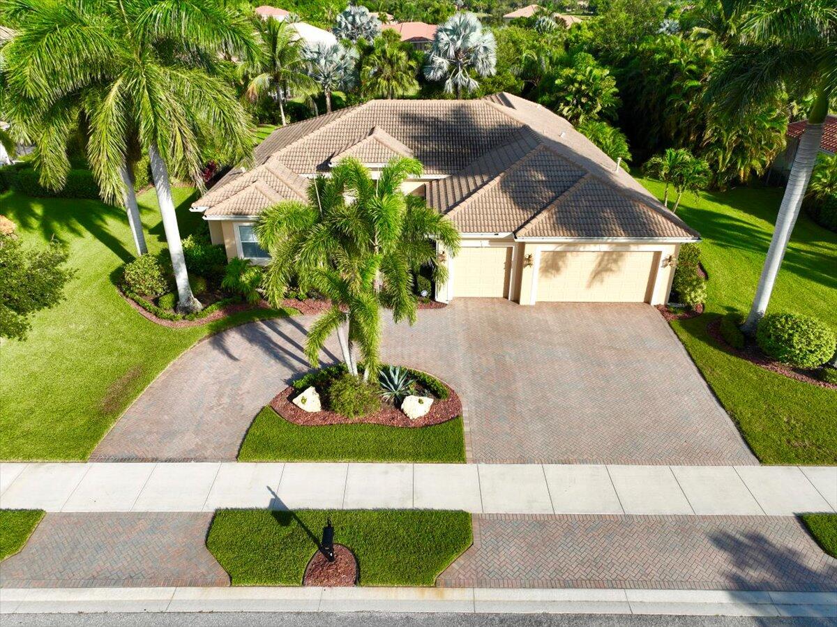 7536 Southeast Laque Circle Stuart, FL 34997 - Photo 3 of 46 Aerial Curb