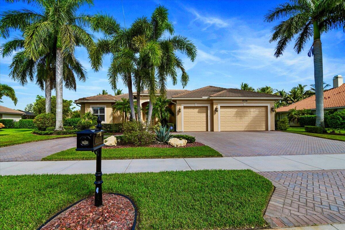 7536 Southeast Laque Circle Stuart, FL 34997 - Photo 37 of 46 Curb appeal