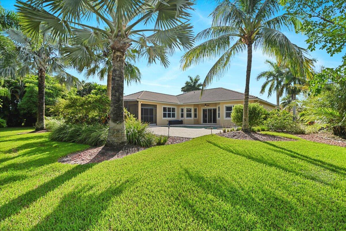 7536 Southeast Laque Circle Stuart, FL 34997 - Photo 38 of 46 Expansive Grounds