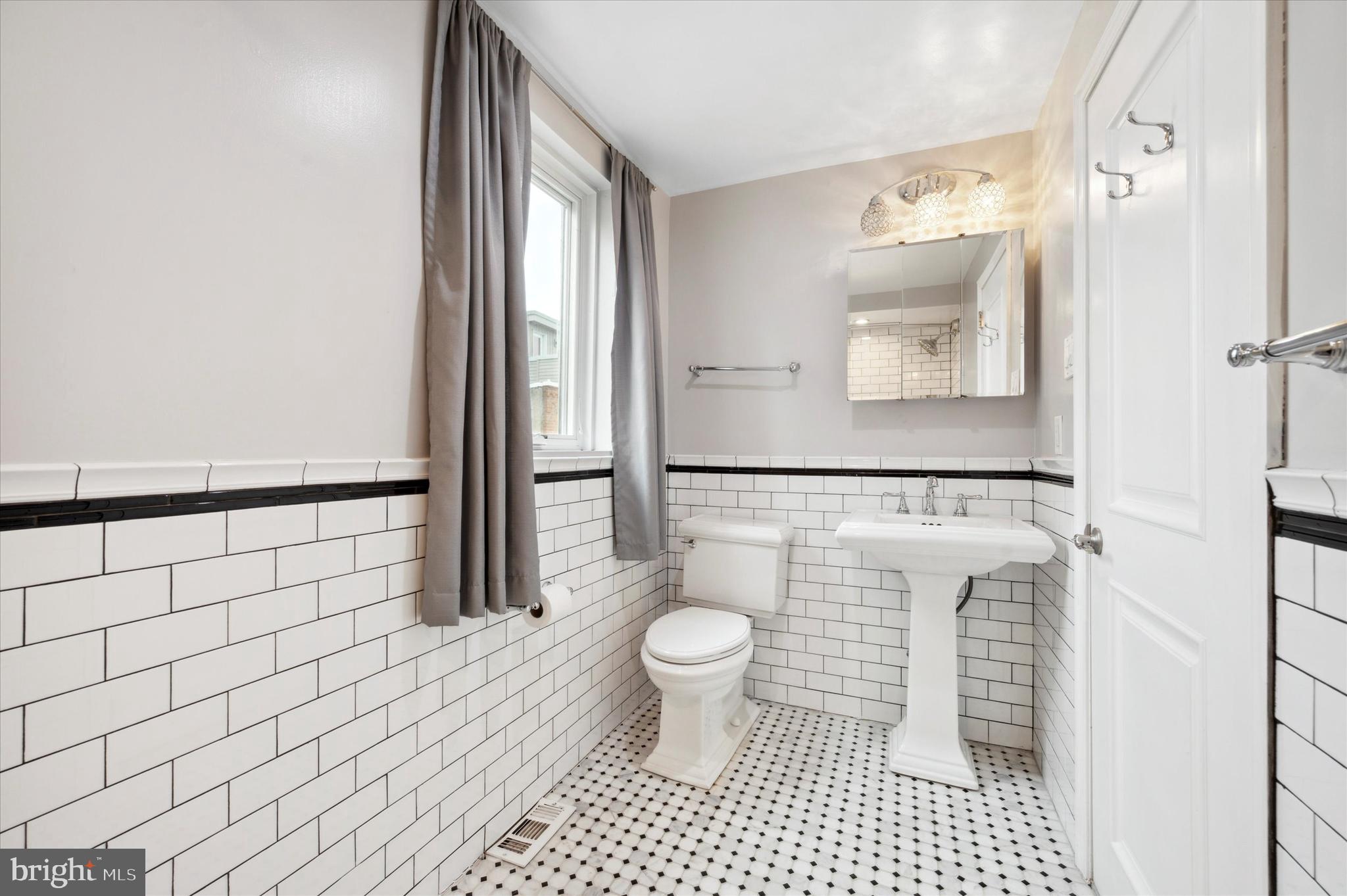 910 Fitzwater Street Philadelphia, PA 19147 - Photo 12 of 15