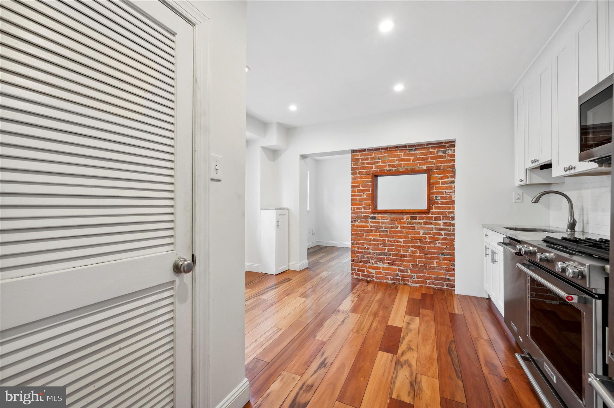 910 Fitzwater Street Philadelphia, PA 19147 - Photo 4 of 15