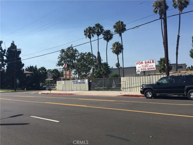 a black and white photo of a painting