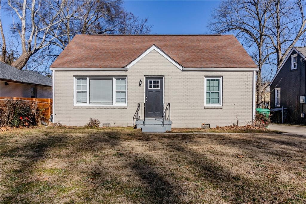 a view of front a house with a yard