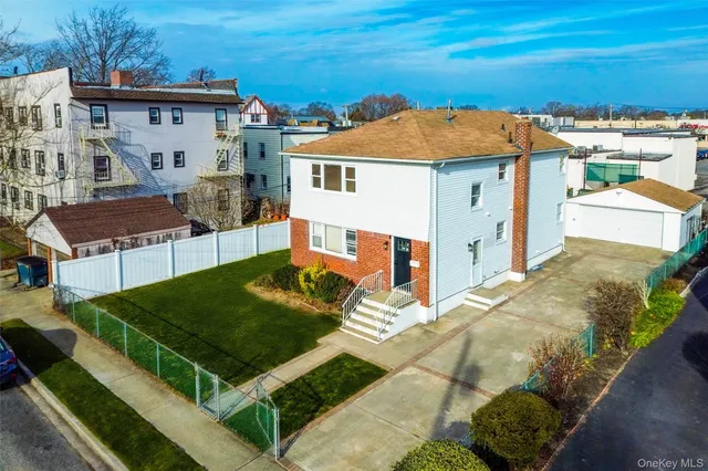 a view of a house with a backyard