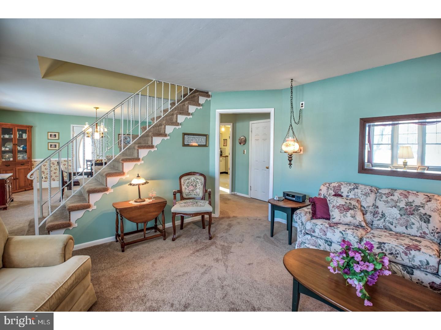 37 Cedar Road Mickleton, NJ 08056 - Photo 5 of 25 Living Room