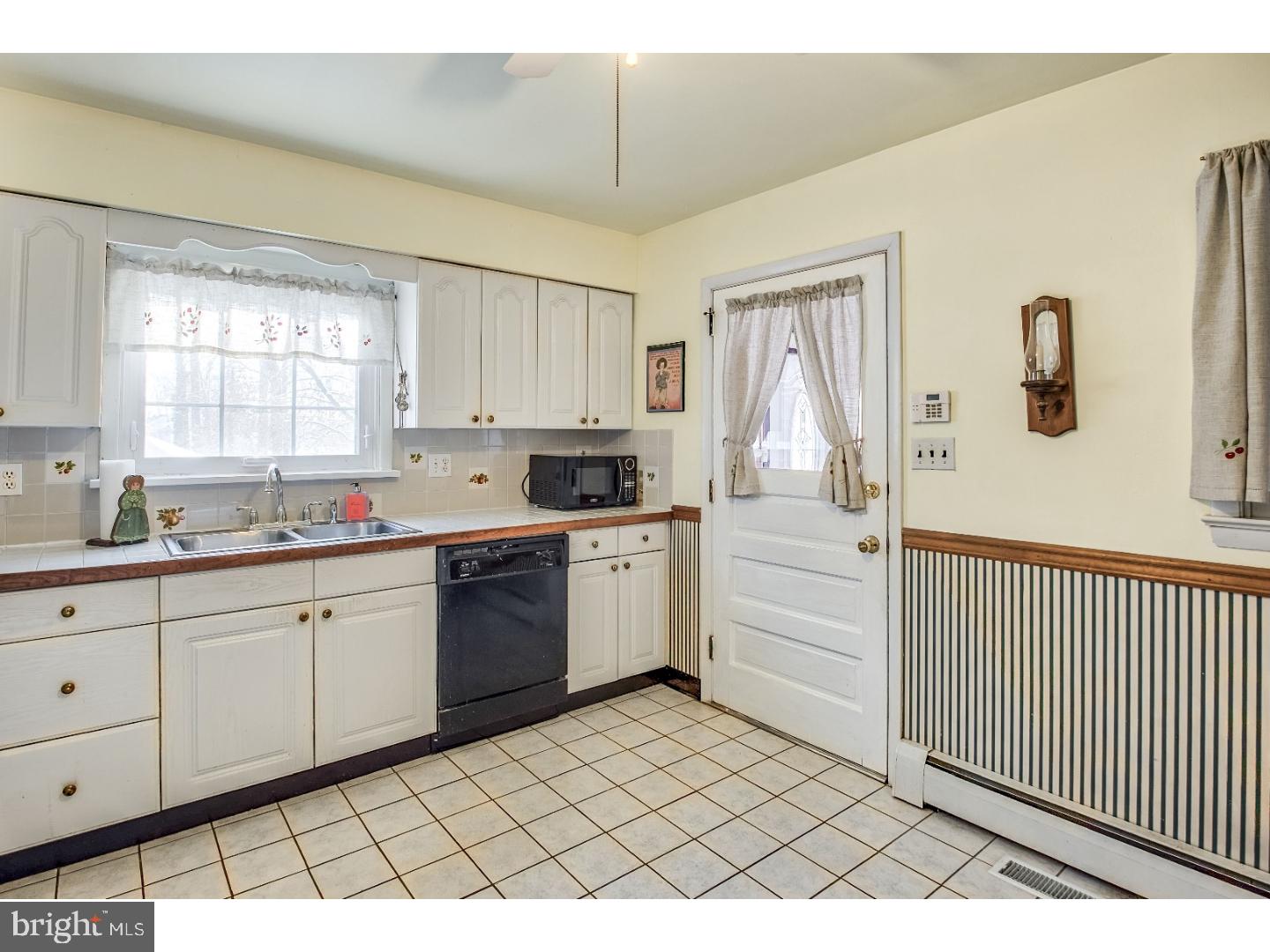 37 Cedar Road Mickleton, NJ 08056 - Photo 7 of 25 Kitchen