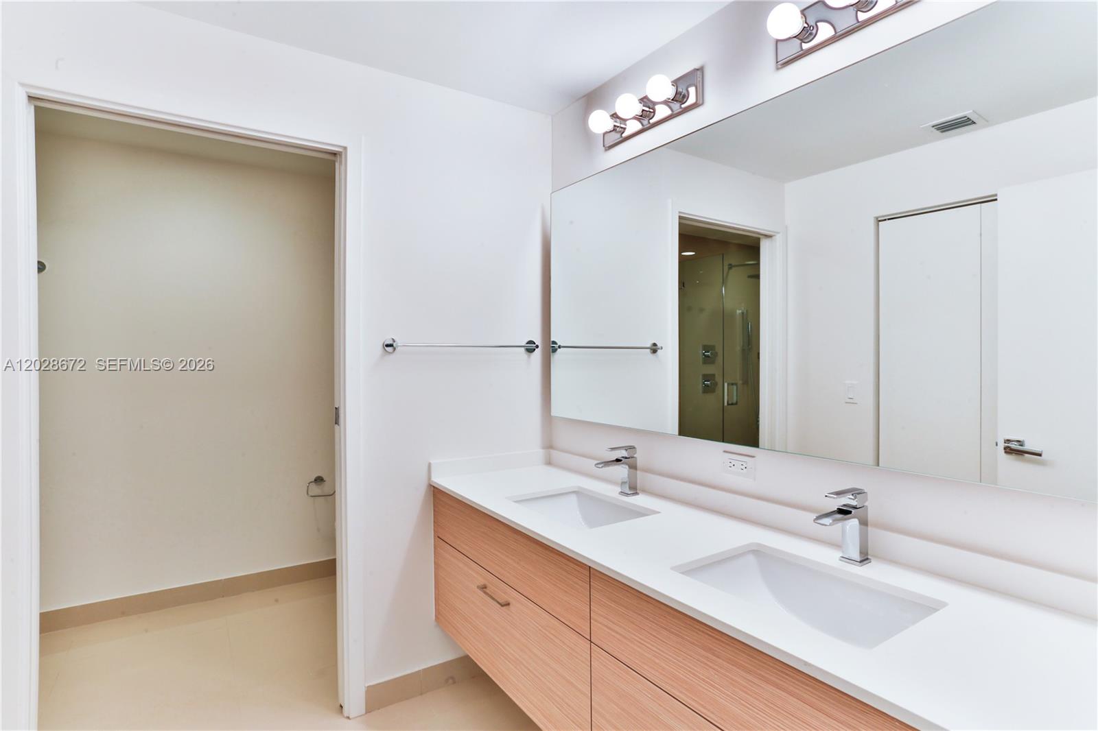 600 Northeast 27th Street, Unit 1504 Miami, FL 33137 - Photo 6 of 20 MASTER BATHROOM