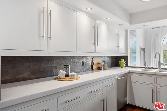 $1,649,000 | 12011 Goshen Avenue, Unit 301, Los Angeles, CA 90049