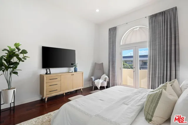 $1,649,000 | 12011 Goshen Avenue, Unit 301, Los Angeles, CA 90049