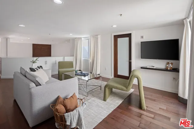 $1,649,000 | 12011 Goshen Avenue, Unit 301, Los Angeles, CA 90049