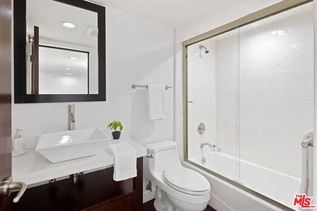 $1,649,000 | 12011 Goshen Avenue, Unit 301, Los Angeles, CA 90049