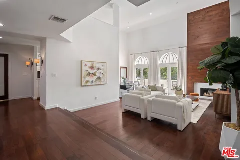 $1,595,000 | 12011 Goshen Avenue, Unit 301, Los Angeles, CA 90049