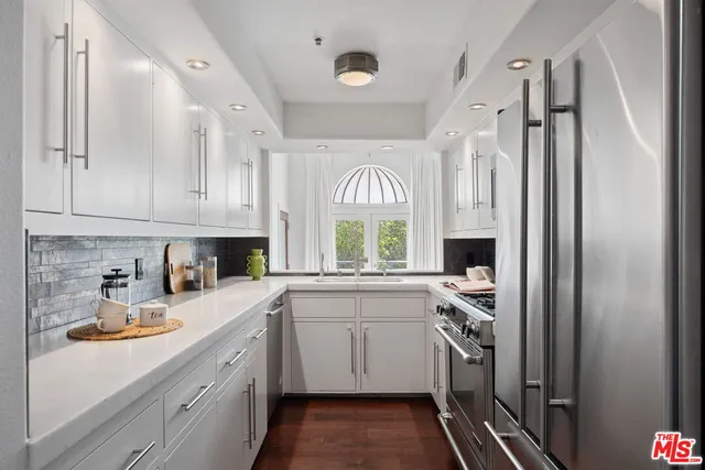 $1,649,000 | 12011 Goshen Avenue, Unit 301, Los Angeles, CA 90049