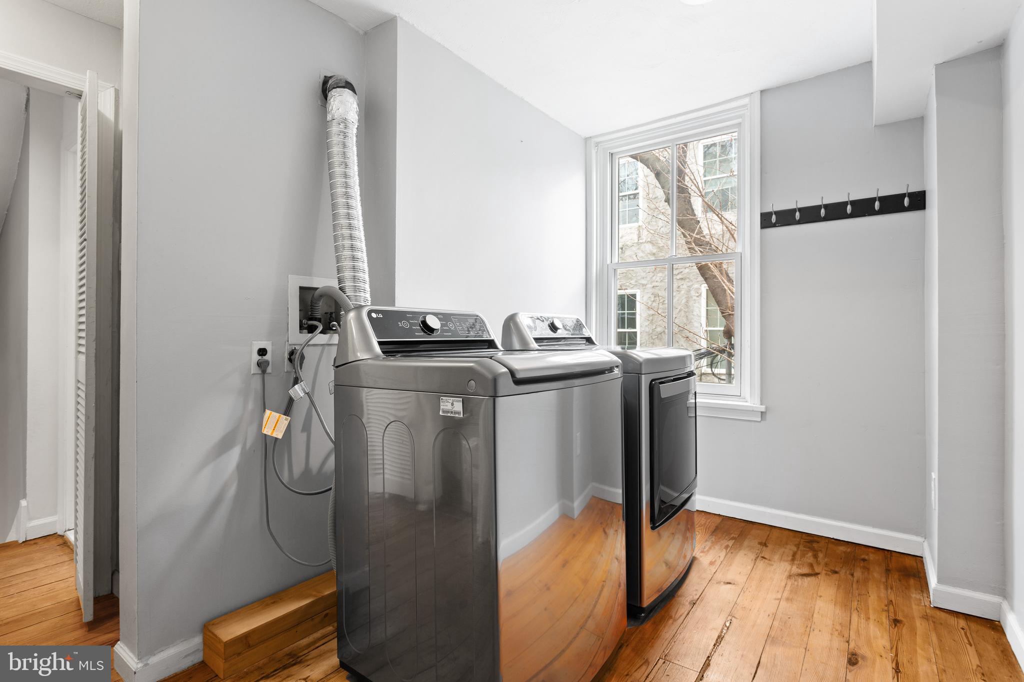 504 Kauffman Street Philadelphia, PA 19147 - Photo 28 of 34 a utility room with dryer and washer