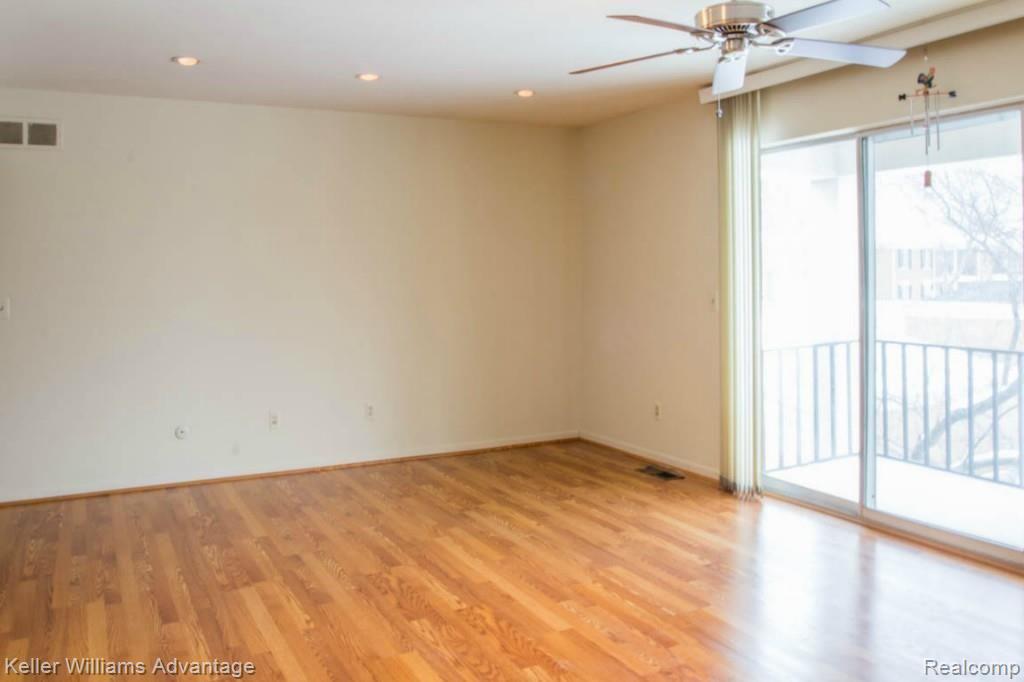 29620 Middlebelt Road, Unit 2903 Farmington Hills, MI 48334 - Photo 3 of 25