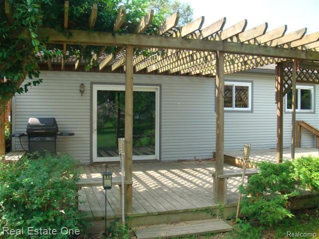 46322 Bemis Road Belleville, MI 48111 - Photo 15 of 16 Deck