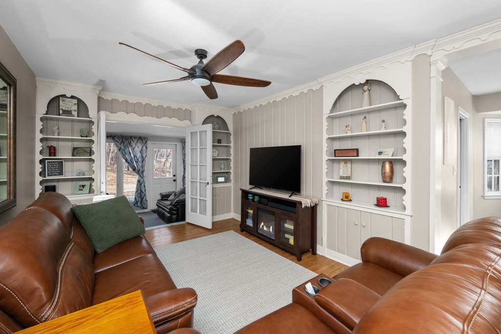 3237 14th Street Rock Island, IL 61201 - Photo 2 of 35