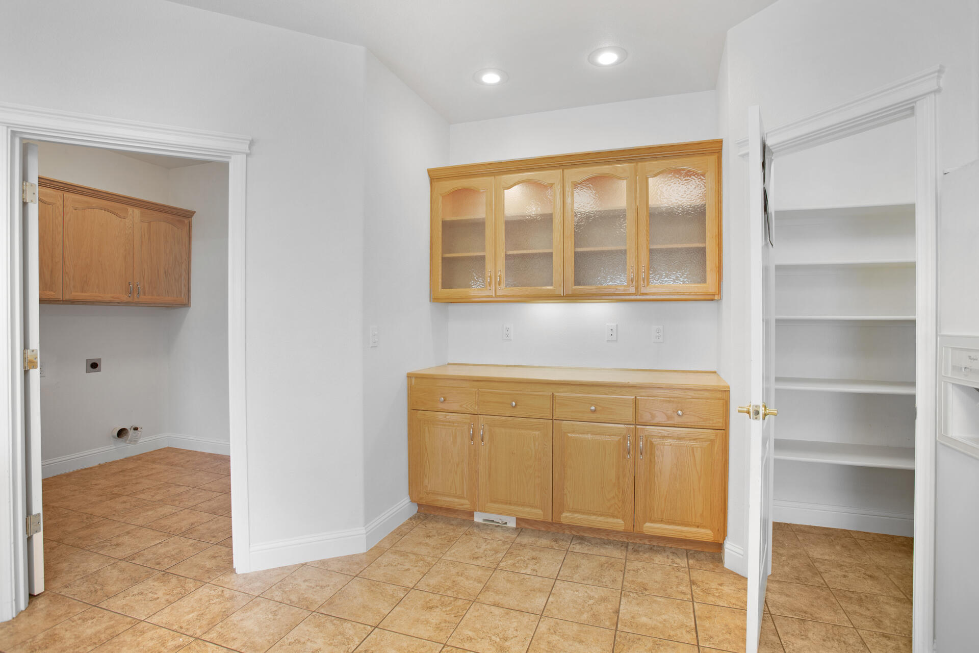 655 Mammoth Path Redding, CA 96003 - Photo 11 of 38 Kitchen