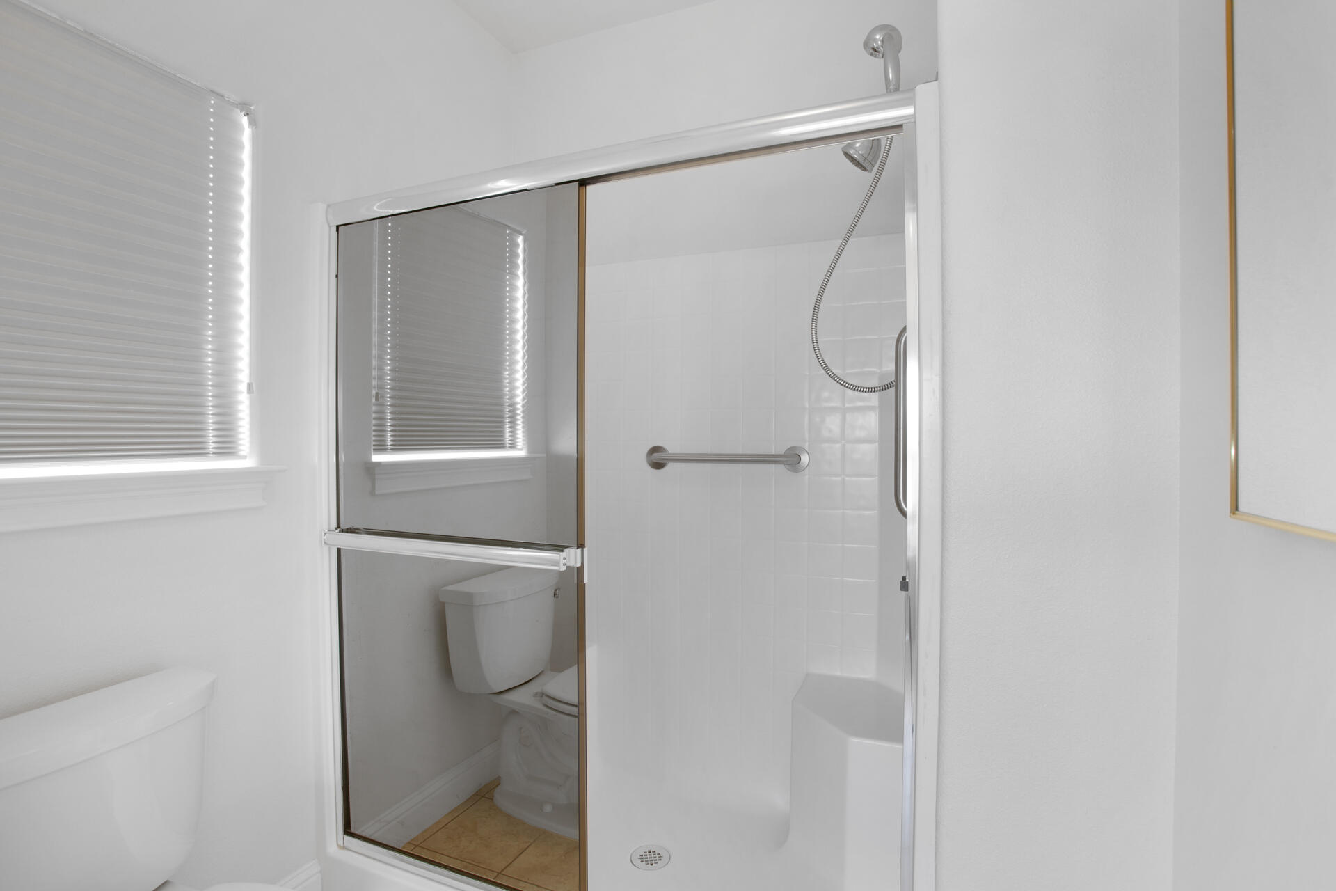 655 Mammoth Path Redding, CA 96003 - Photo 24 of 38 Bathroom