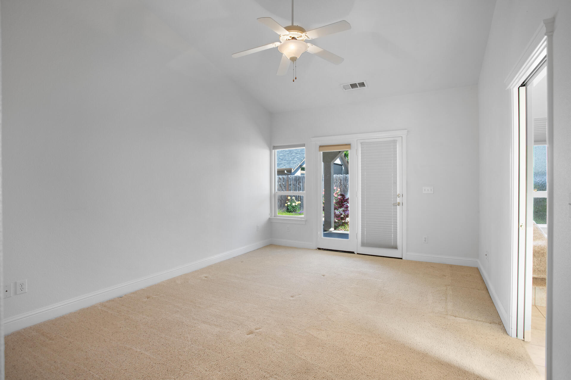 655 Mammoth Path Redding, CA 96003 - Photo 26 of 38 Bedroom #3