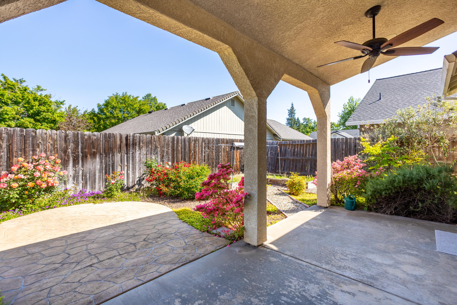 655 Mammoth Path Redding, CA 96003 - Photo 30 of 38 Patio
