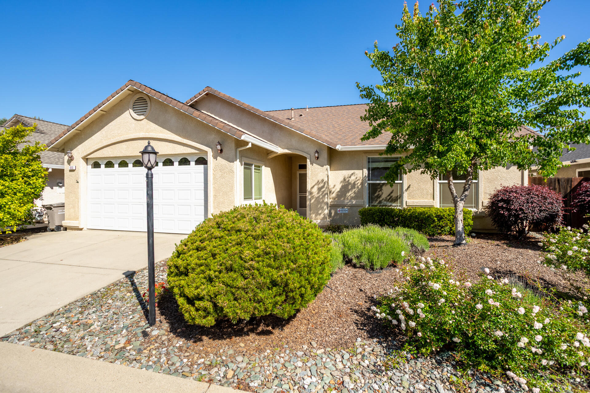 655 Mammoth Path Redding, CA 96003 - Photo 3 of 38 Front of House