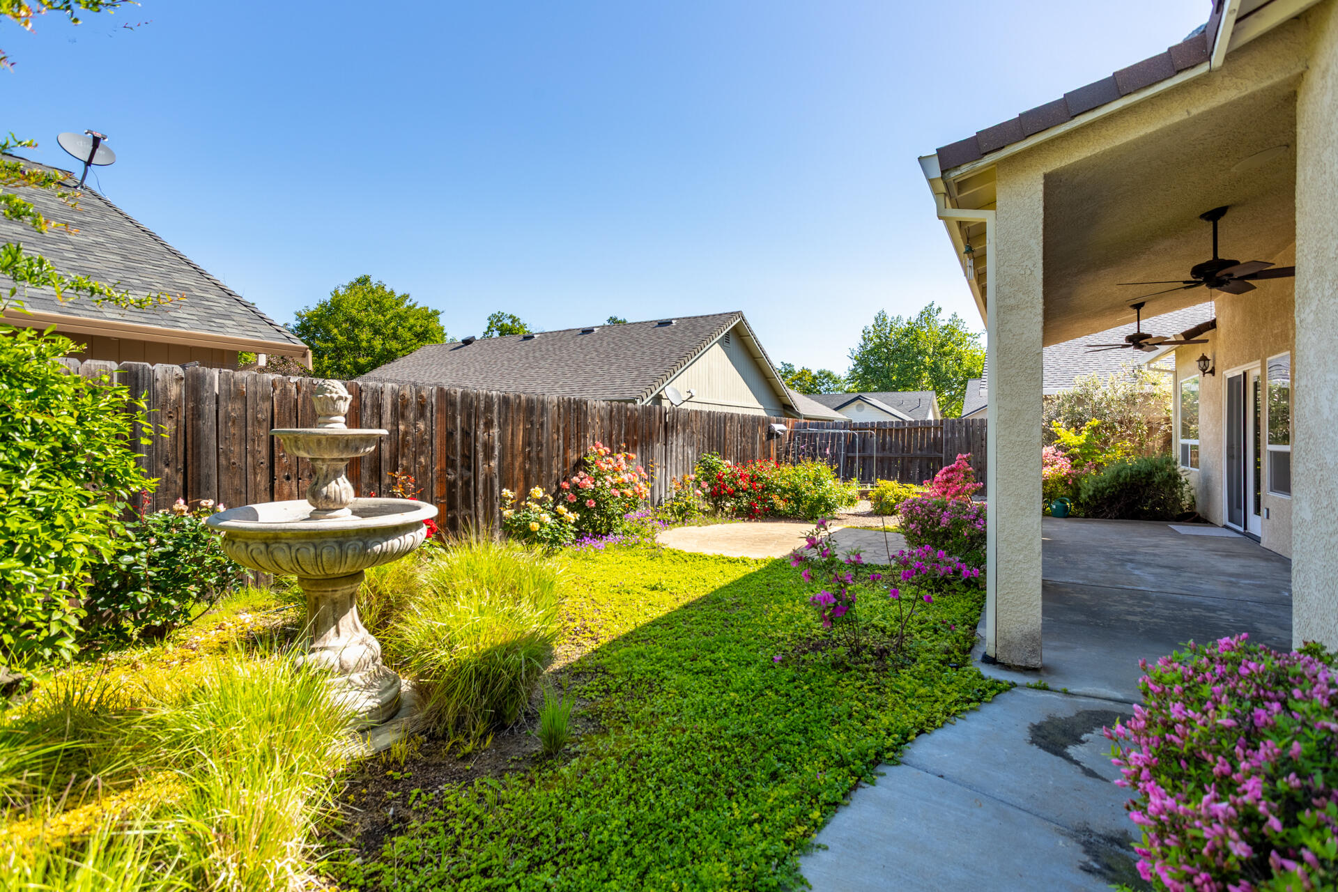 655 Mammoth Path Redding, CA 96003 - Photo 31 of 38 Yard