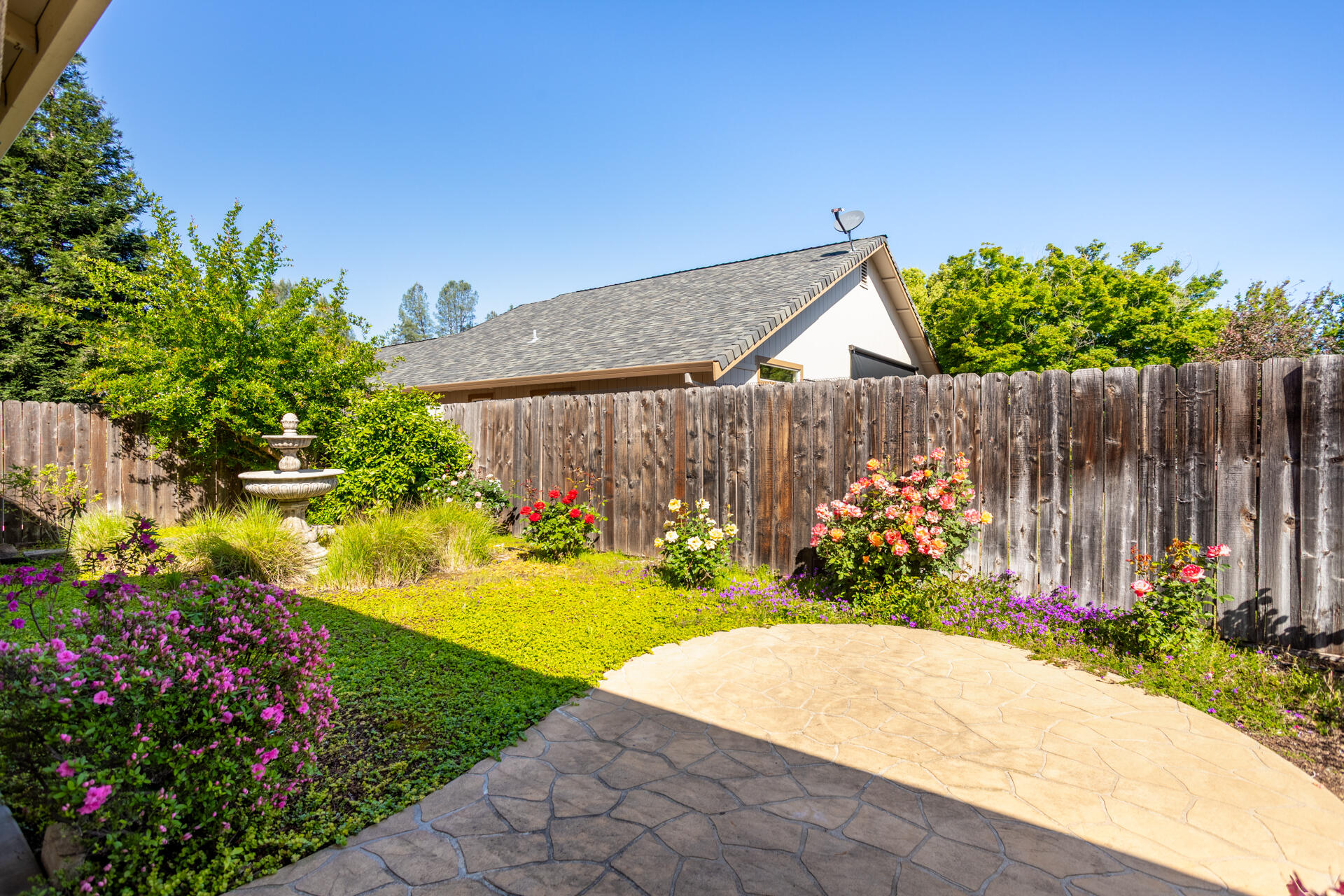 655 Mammoth Path Redding, CA 96003 - Photo 32 of 38 Yard