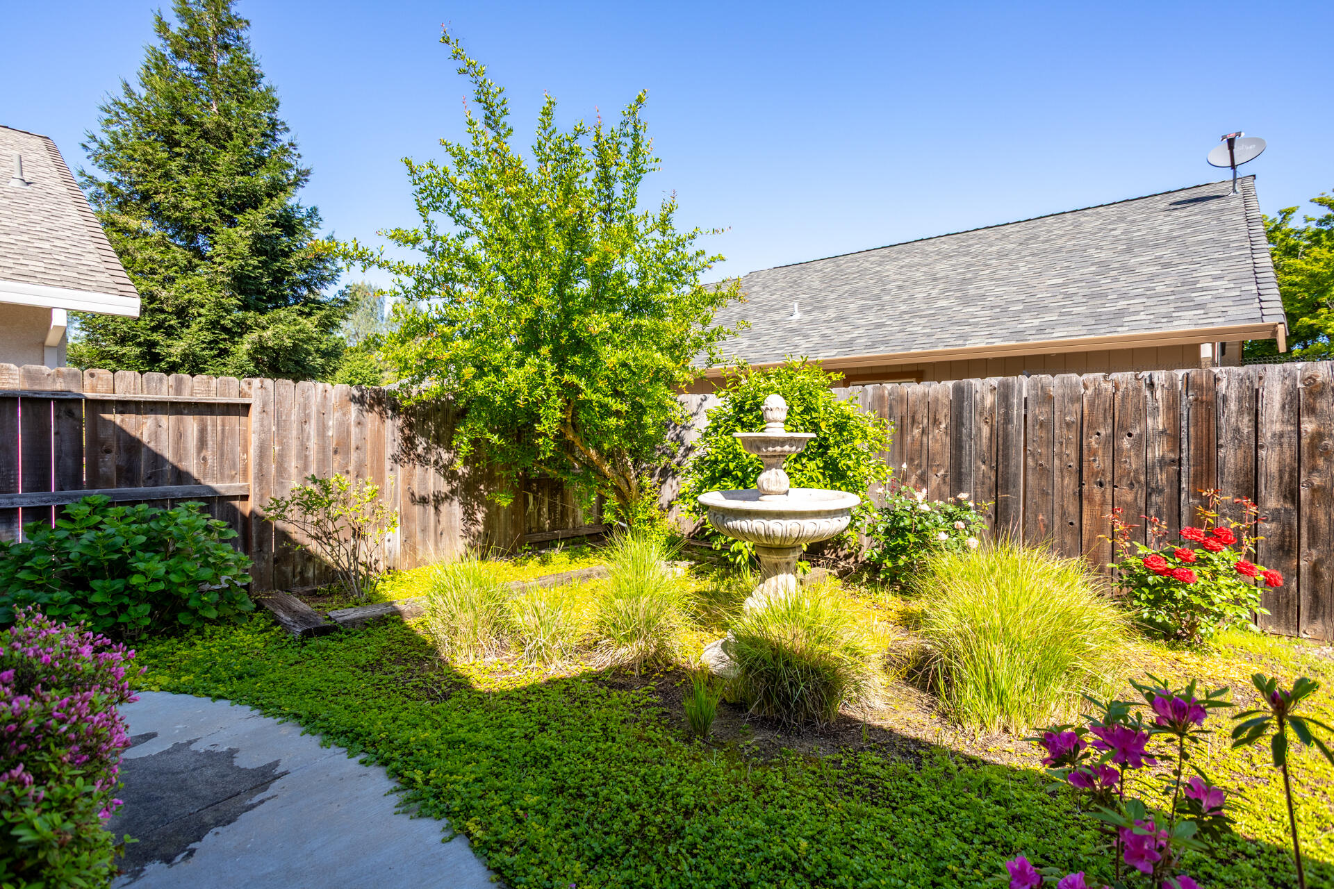 655 Mammoth Path Redding, CA 96003 - Photo 34 of 38 Yard